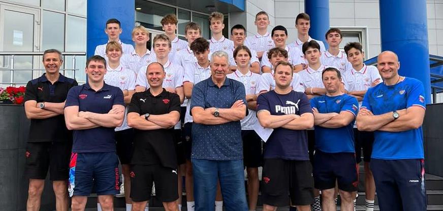 Иван Едешко посетил мужскую сборную U16 после товарищеского матча